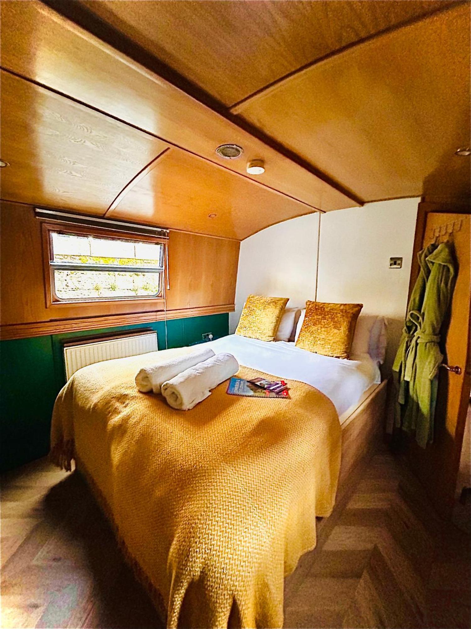 Edinburgh - Houseboats Hotel Bagian luar foto