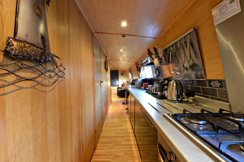 Edinburgh - Houseboats Hotel Bagian luar foto